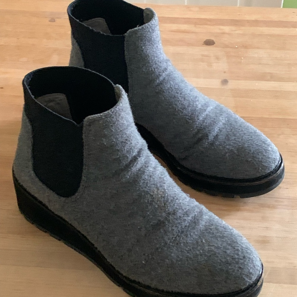 Eileen Fisher Felt Wool Chelsea Booties - Picture 3 of 7